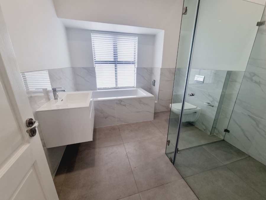 5 Bedroom Property for Sale in Sandown Western Cape